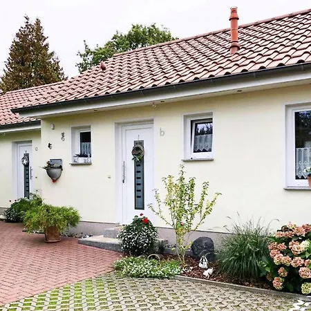 Prázdninový dům Doppelhaushaelfte In *