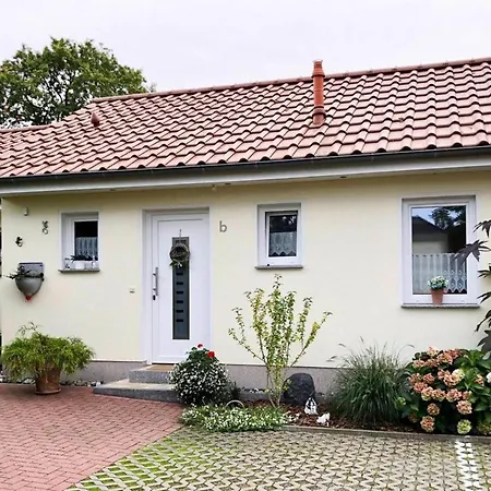 Prázdninový dům Doppelhaushaelfte In *